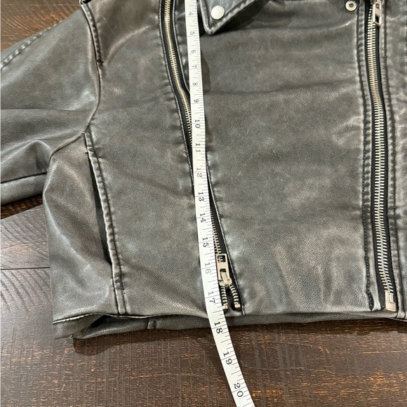 Zara Worn Effect Faux Leather Cropped Biker Moto Jacket Gray S - Picture 9 of 15